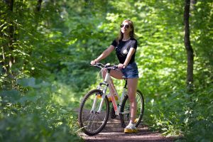 初心者でも始めやすい自転車の魅力を解説！健康効果やエコな利点、選び方のコツからおすすめコースまで、自転車ライフを楽しむためのヒントが満載です。