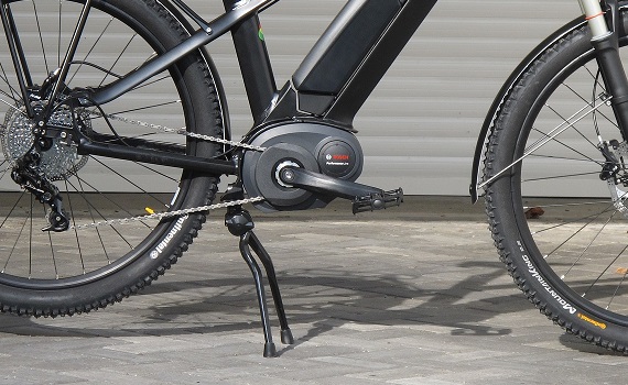 センタースタンドのデメリットやサイドスタンドとの違いを詳しく解説。選び方やデメリット解消のポイントも紹介しています！