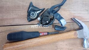 自転車のネジがなめて外れない時の対処法を解説！輪ゴムやドライバーを使った簡単な方法から、プライヤーや専用工具を使う確実な手順、最終手段まで詳しく紹介。原因や予防策もあわせて、スムーズに解決できる方法をお伝えします！