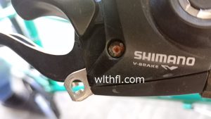 自転車のネジがなめて外れない時の対処法を解説！輪ゴムやドライバーを使った簡単な方法から、プライヤーや専用工具を使う確実な手順、最終手段まで詳しく紹介。原因や予防策もあわせて、スムーズに解決できる方法をお伝えします！